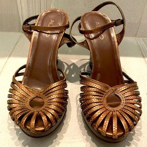 Gorgeous VINTAGE Aldo Wedges